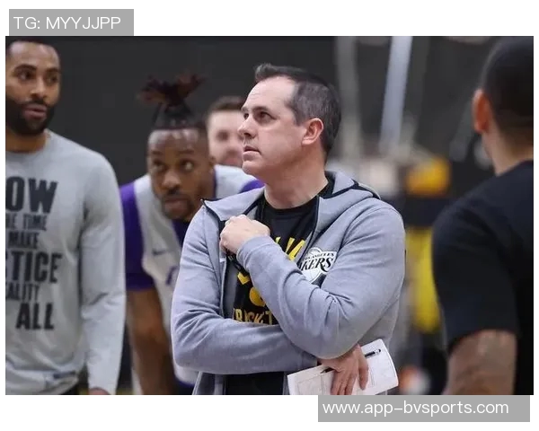 夸梅直言布朗尼受赞誉源于对老詹的崇拜与畏惧心理缺乏理性分析