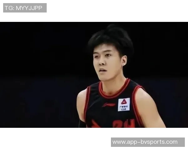 黄荣奇正式加盟同曦上赛季表现稳定场均贡献6分21助攻 黄荣奇正式加盟同曦上赛季表现稳定场均贡献6分21助攻