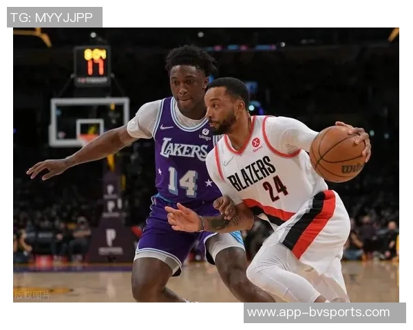 理查兹半场表现抢眼5中3斩获7分助攻1次正负值高达16分 理查兹半场表现抢眼5中3斩获7分助攻1次正负值高达16分