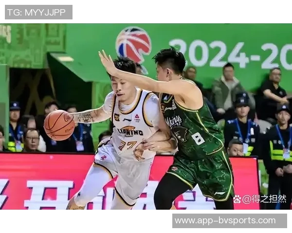 进攻乏力替补表现平平三分球命中率低迷仅得三分助攻却有贡献 进攻乏力替补表现平平三分球命中率低迷仅得三分助攻却有贡献