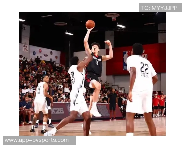 媒体人分析杨瀚森表现:提升速度与对抗能力控制犯规成关键