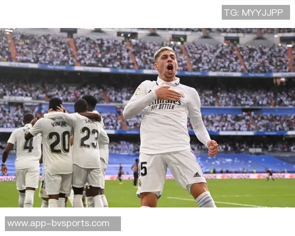 凯恩主动关心小贝林与特尔交流展现老好人本色