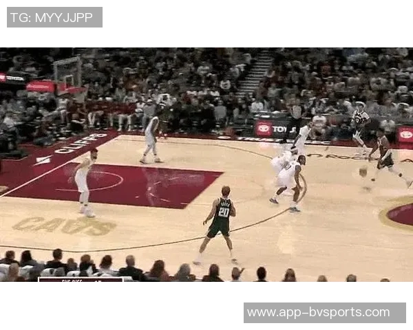 字母哥上篮走步疑云回放揭示真相引发热议