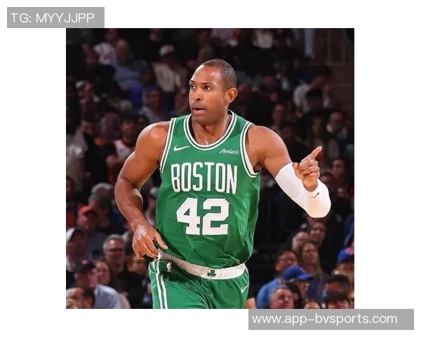 勇记因个人原因缺席训练霍福德未参与对抗训练引发关注 勇记因个人原因缺席训练霍福德未参与对抗训练引发关注